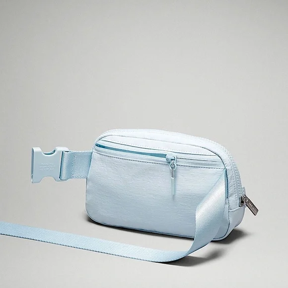 Brand New Lululemon Everywhere Belt Bag in Sky Blue - Picture 4 of 13